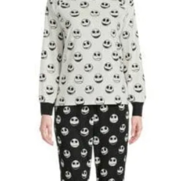 DISNEY NIGHTMARE BEFORE CHRISTMAS Jack Skellington  Pajama Set - Picture 1 of 4